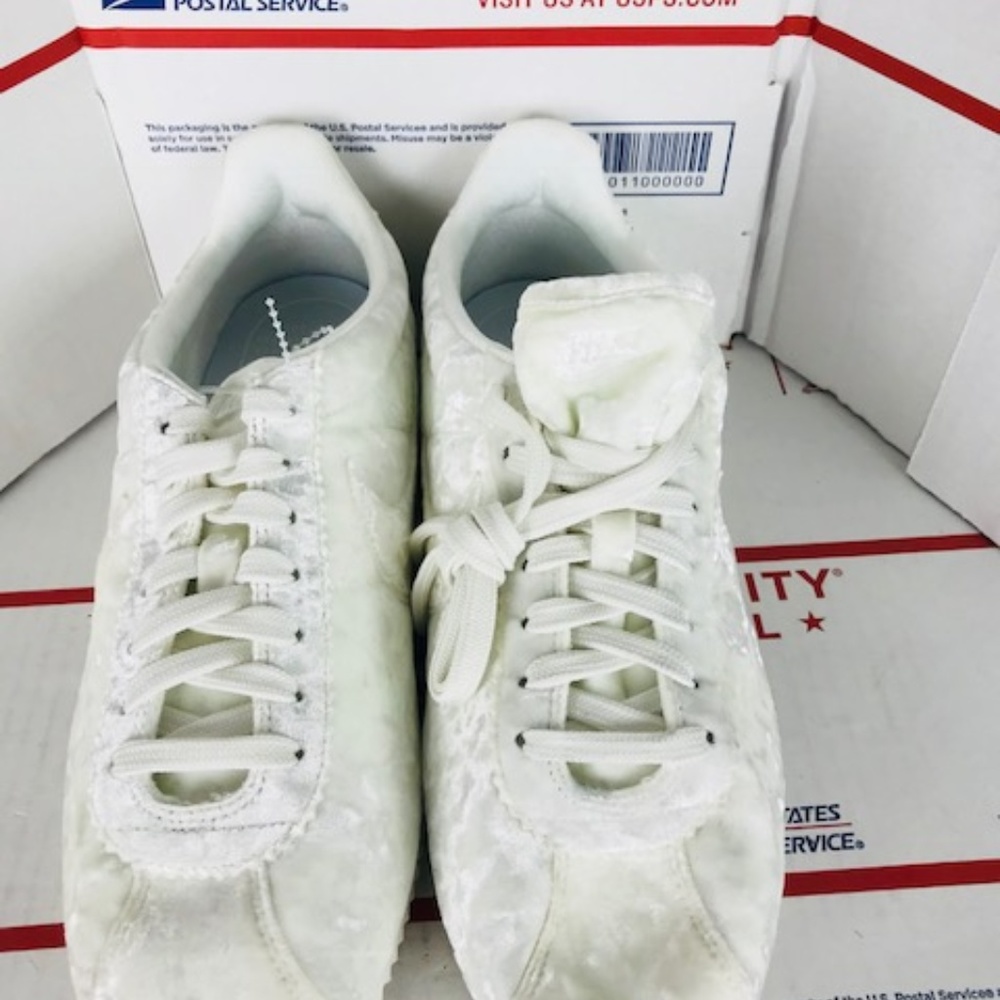 Womens Nike Cortez Classic Velvet AA3255-100 Sz9.5 - Picture 4 of 8